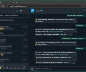 Este modo oscuro ya está integrado dentro de la versión web de WhatsApp, pero no es activable por ahora.