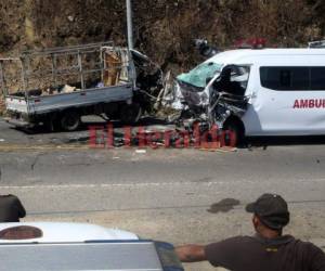 El choque entre un camión y una ambulancia del Instituto Nacional Penitenciario ocurrió en el kilómetro 17 de esa carretera. (Foto: El Heraldo Honduras)