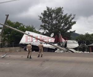 Un menor de edad muerto y varios heridos fue el saldo del terrible accidente registrado este miércoles en la salida al norte de la capital. (Foto: El Heraldo)