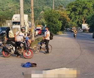 El cadáver del anciano quedó casi en medio de uno de los carriles de la carretera CA-5.