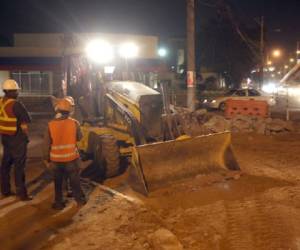 En horas de la noche se hace gran parte de los trabajos pesados.