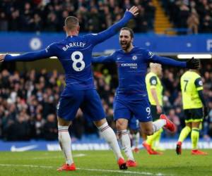 Dobletes de Gonzalo Higuaín — los primeros goles del delantero argentino tras llegar cedido a préstamo por Juventus — y Eden Hazard permitieron a Chelsea levantar cabeza tras dos derrotas sucesivas.