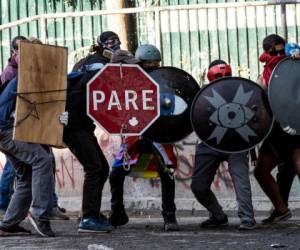 El proyecto establece como agravante de la pena del delito el hecho de que este se haya cometido por grupos organizados y encapuchados contra funcionarios de la policía y orden publico. Foto AFP