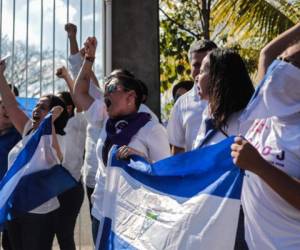 Tras la firma del acuerdo, que tuvo lugar en un ambiente festivo y combativo en el Centro Cultural Pablo Antonio Cuadra, en Managua, los opositores realizaron algunos 'piquetes exprés'.