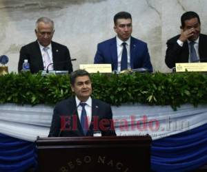 Momento en que el mandatario hondureño pronuncia su discurso en el estrado principal del Congreso Nacional. Foto Emilio Flores| EL HERALDO