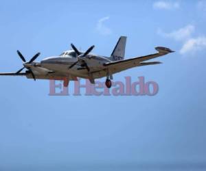 La avioneta intentó en al menos cuatro ocasiones tocar la pista de Toncontín. (Fotos: David Romero / EL HERALDO)