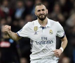 Benzema se lesionó el dedo meñique de la mano derecha en el partido contra el Betis el domingo. Foto/AFP