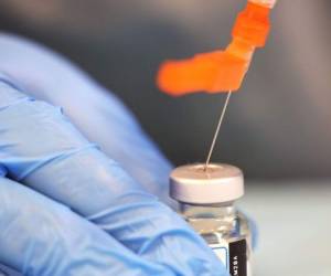 Tras el estudio la vacuna también habría presentado una efectividad de 93%, según los científicos. Foto: AFP