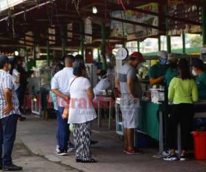 A partir del próximo lunes, los hondureños podrán circular con dos dígitos de la identidad a fin de dinamizar la economía. Foto: Johny Magallanes/ EL HERALDO.