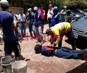 Momento en el que el ladrón era capturado por un agente de Movilidad Urbana de la Alcaldía Municipal. (Fotos: Estalin Irías / EL HERALDO)