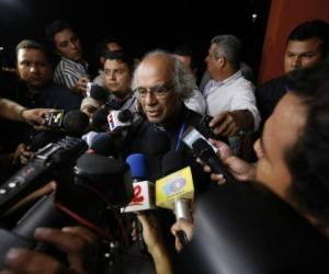 El cardenal Leopoldo Brenes tras el tercer día del diálogo nacional en Managua, Nicaragua. Foto: Agencia AP