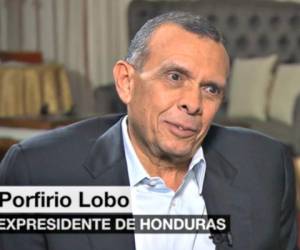 El expresidente Porfirio Lobo Sosa en entrevista con CNN. Foto: captura de pantalla.