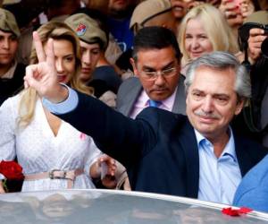 Alberto Fernández, candidatos presidenciales para la coalición 'Frente para Todos', llega a votar a Buenos Aires, Argentina, el domingo 27 de octubre de 2019.