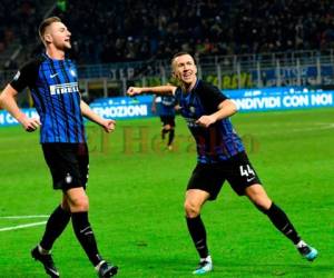 Perisic consiguió su primer gol de la tarde, rematando de volea en el área, directamente como venía, tras un rechace del arquero (minuto 23).