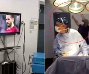 Momento exacto en el que los médicos cirujanos realizan la intervención quirúrgica mientras observan el partido Chile vs Portugal. (Foto: Redes)