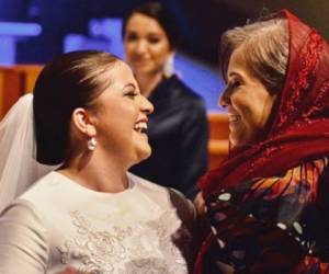 Hannah de Turcios junto a su madre Ninoska de Ponce el día de su boda. Foto: Instagram