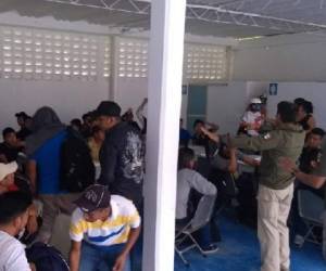 Lo inmigrantes fueron llevados hasta un albergue en el cual se les brindó atención y comida. Foto INM