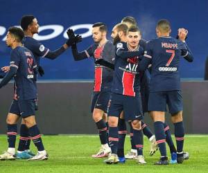 Los jugadores del PSG celebrando su victoria. AFP.