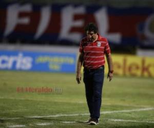 Héctor Vargas, entrenador de Marathón, salió molesto con la actuación arbitral contra Olimpia.