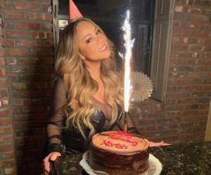El 27 de marzo la cantante estuvo de cumpleaños, pero debido al confinamiento lo tuvo que pasar en casa. Mariah Carey celebrando su natalicio número 51.