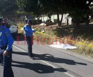 Al lugar llegaron miembros de la Policía Nacional para realizar las investigaciones del caso. Foto: Alex Pérez/ EL HERALDO