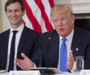 Donald Trump junto a su yerno Jared Kushner. (AFP)