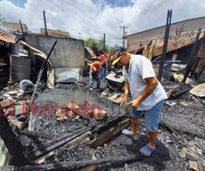 Los propietarios de las viviendas no pudieron rescatar ninguna de sus pertenencias. FOTO: Estalin Irías/EL HERALDO