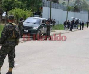 Elementos Cobra y miembros de la Policía Nacional acudieron al lugar para restablecer el orden. Foto ilustrativa