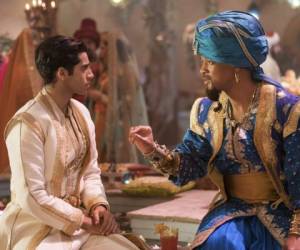 Mena Massoud como Aladino, izquierda, y Will Smith en el papel de Genio en “Aladdin”, la nueva versión de Disney del clásico animado de 1992. Foto: Daniel Smith/Disney vía AP.