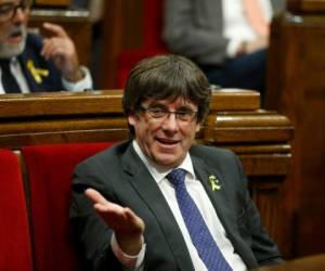 Carles Puigdemont fue destituido por el gobierno español tras declarar el pasado viernes la independencia de Cataluña. Foto: AP