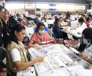 El escrutinio especial continúa este fin de semana en el Centro Logístico Electoral del Infop. Foto: EL HERALDO.