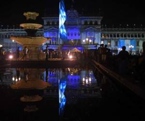 La celebración en Guatemala comienza a primera hora con la izada de la bandera y la entonación del Himno Nacional de Guatemala. (Foto: AFP)