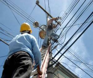 Los empleados de la Empresa Nacional de Energía Eléctrica ejecutarán trabajos de mantenimiento.