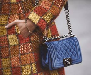 “Chanel logró de nuevo en 2023 un sólido resultado financiero, con un crecimiento de dos cifras en todas las categorías” declaró Philippe Blondiaux, director financiero del grupo.