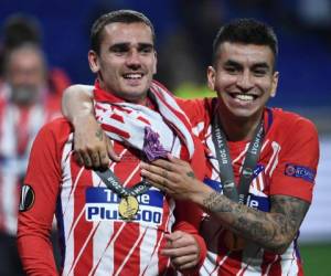 Antoine Griezmann celebró con todo este título del Atlético Madrid. (Foto: AFP)