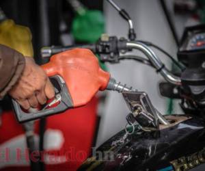 Los nuevos precios en bomba de los carburantes entran en vigencia a partir de las 6:00 de la mañana de este día.