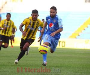 Acciones del primer tiempo entre Real España y Motagua. Foto: EL HERALDO