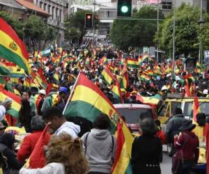 La población se tomó las calles de La Paz para celebrar la renuncia de Evo Morales tras tres semanas de violentas protestas que dejaron a una persona muerta y más de 300 heridos. Foto: AFP