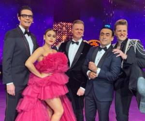 Horacio Villalobos, Danna Paola junto con Arturo López Gavito, Adal Ramones y Alexander Acha. Foto: Instagram,