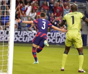 El defensor Sam Vines (3), de Estados Unidos, festeja luego de anotar el gol de la victoria sobre Haití, en duelo de la Copa de Oro, el domingo 11 de julio de 2021, en Kansas City, Kansas. Foto: AP