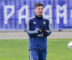 Messi no formuló declaraciones al ingresar en el hotel Hayes Mansion donde se aloja el equipo de Gerardo Martino. Foto: AFP