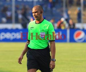 Óscar Moncada fue el árbitro de la semifinal Motagua vs Olimpia. (Foto: Ronal Aceituno / EL HERALDO)