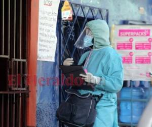 Los equipos salen todos los días en busca de personas sintomáticas y asintomáticas para lograr controlar la pandemia. Foto: David Romero/ EL HERALDO