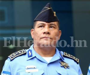 De acuerdo con las investigaciones de la DIECP, el actual director policial Félix Villanueva, activo desde 1984, amasó una fortuna de 2.3 millones de lempiras, foto: EL HERALDO.