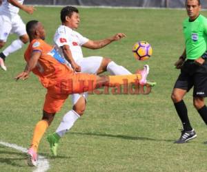 Los Lobos de la UPNFM ante Olimpia en el duelo de ida del repechaje de la Liga Nacional. (Foto: Ronal Aceituno / Grupo Opsa)