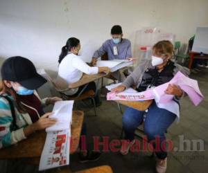 Ni los miembros de las Juntas Receptoras de Votos (JRV) ni los observadores delegados por cada organización política podrán incorporarse después de las 8:00 a.m., según las enmiendas. Foto: El Heraldo