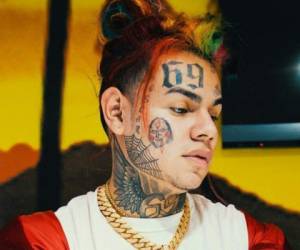 6ix9ne el rapero que enfrentará a 25 años en prisión o cadena perpetua si el juez lo declara culpable. (Foto: Redes)