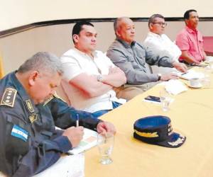 El secretario de Seguridad, Julián Pacheco Tinoco, diputados, alcaldes y otras autoridades participaron en la reunión realizada en Nacaome.