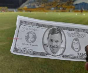 Con este billete reciberon a los jugadores de Olimpia en el Morazán.