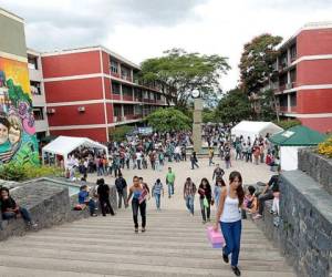 Los estudiantes de la UNAH ahora tienen más opciones para poder matricularse y estudiar en línea.